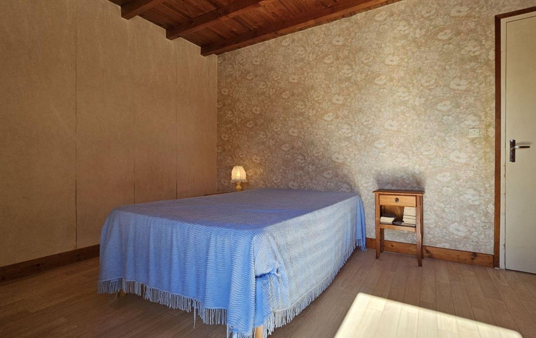 L`AUTRE AGENCE : Maison / Villa | SAINT-SARDOS (47360) | 300 m2 | 77 000 € 