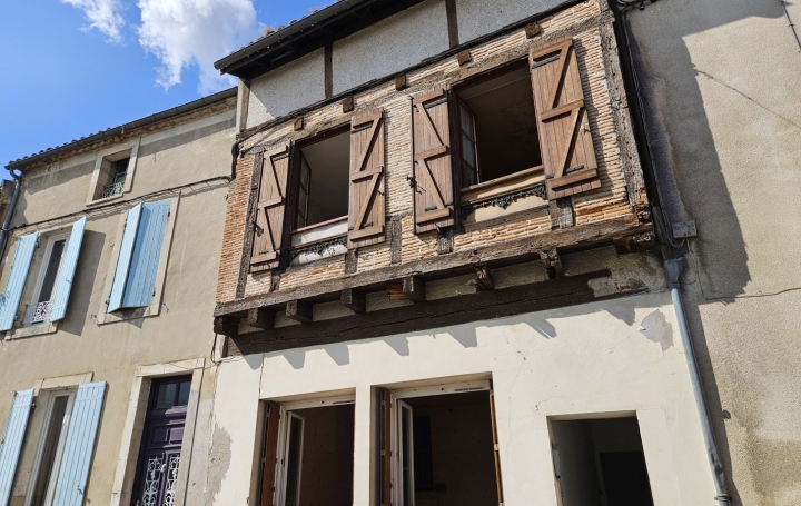 Maison de village   PORT-SAINTE-MARIE  112 m2 55 000 € 